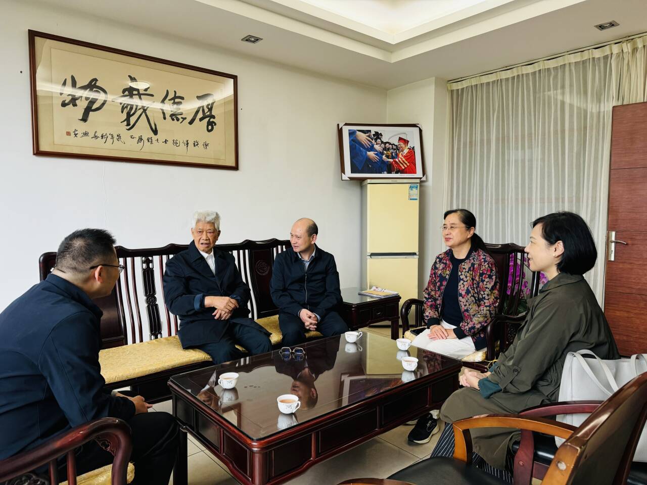 谢院士.jpg