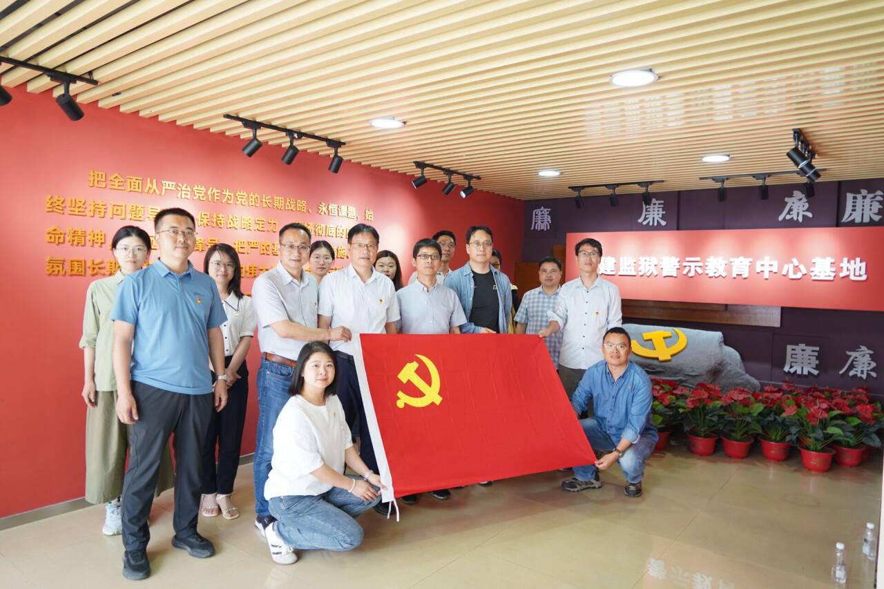 活动合影.jpg